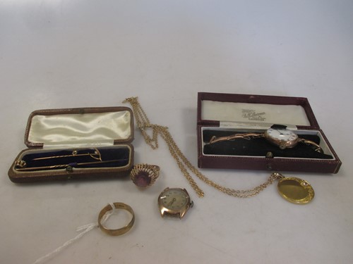 Lot 181 - A 9ct gold wedding ring together with a 9ct...