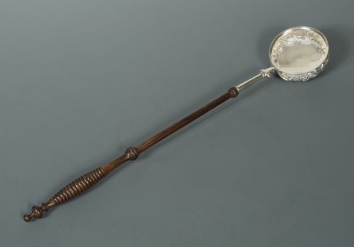 Lot 629 - Edinburgh - A mid 19th Century silver punch ladle