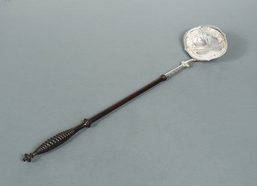 Lot 630 - Edinburgh - A William IV silver punch ladle