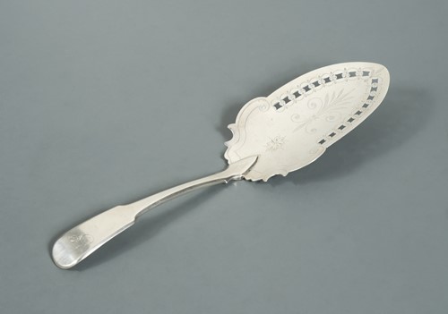 Lot 625 - Edinburgh - A George III silver cake server