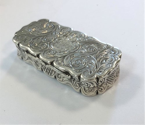 Lot 370 - A Victorian silver vinaigrette