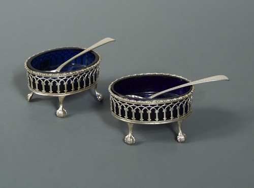 Lot 519 - A pair of George III silver salts