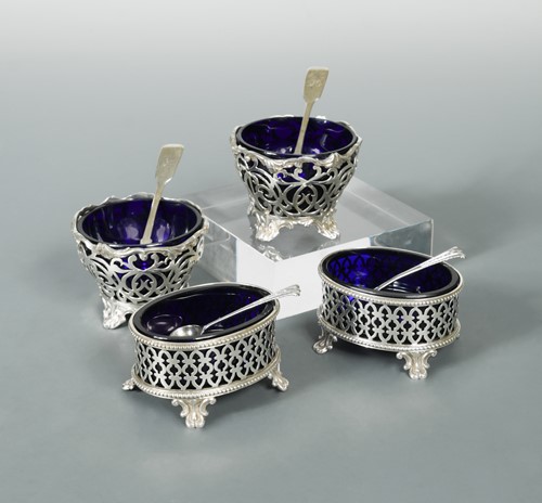 Lot 553 - Two pairs of Victorian silver salts