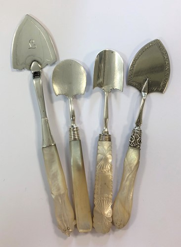 Lot 356 - Two silver butter spades and two silver cheese scoops