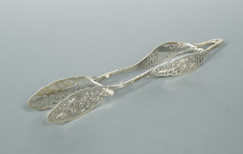 Lot 551 - A pair of Victorian silver sandwich tongs