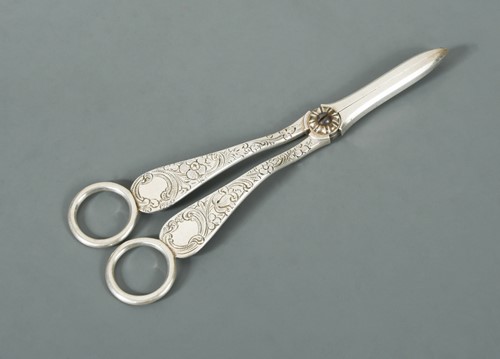 Lot 550 - A pair of Victorian silver grape scissors