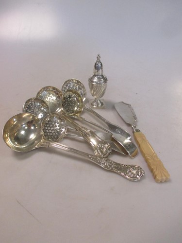Lot 217 - A small quantity of silverware including an...