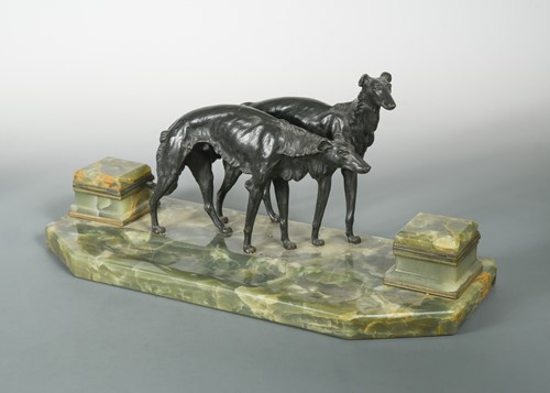 Lot 25 - An early 20th century green onyx desk stand
