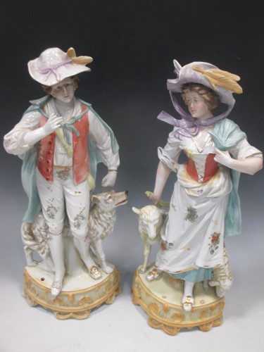 Lot 264 - A pair of porcelain figures, 19th century