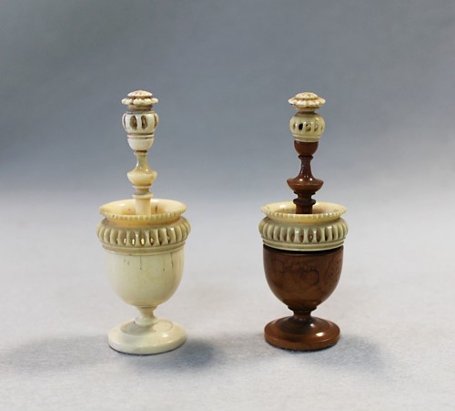 Lot 79 - A turned bone and boxwood 'Lyon' variant chess set, 19th century