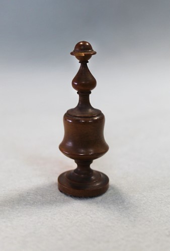 Lot 79 - A turned bone and boxwood 'Lyon' variant chess set, 19th century