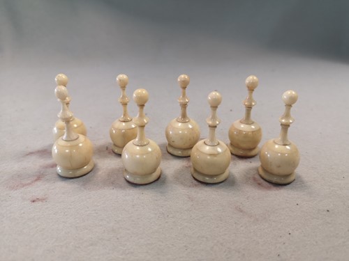 Lot 79 - A turned bone and boxwood 'Lyon' variant chess set, 19th century