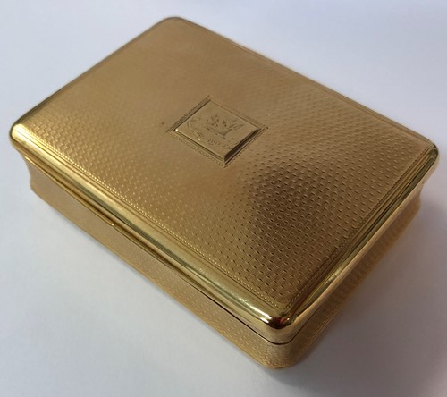 Lot 387 - A George III 18ct gold snuff box