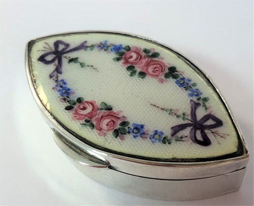 Lot 362 - A George V silver and enamel pill box