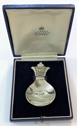 Lot 360 - An Edward VIII silver caddy spoon by R.E. Stone, retailed by Asprey