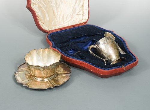 Lot 596 - A George V silver christening set