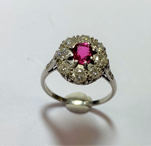 Lot 149 - A ruby and diamond cluster ring