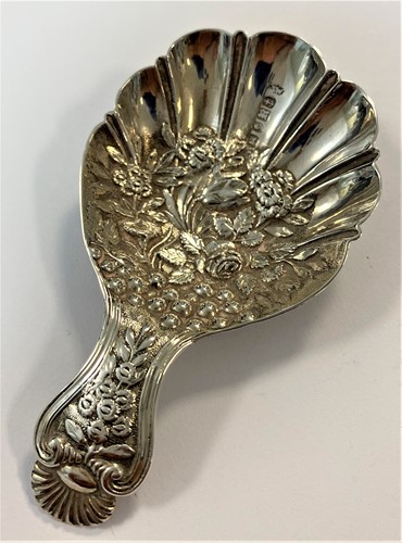 Lot 357 - A Victorian silver caddy spoon by Joseph Willmore