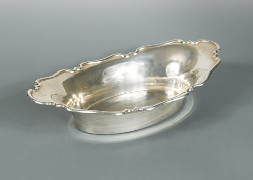 Lot 590 - An Edward VII silver bread basket