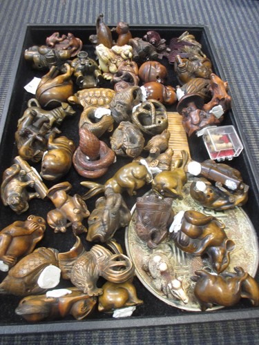 Lot 128 - A collection of modern Japanese carved netsuke