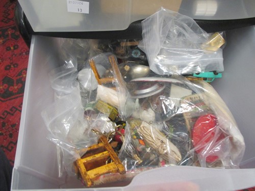 Lot 90 - A large collection of dolls house furniture...