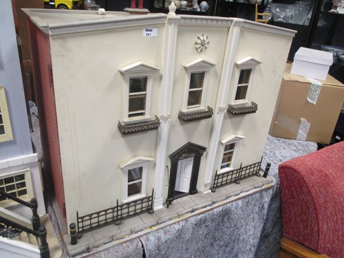 Lot 541 - A 20th century Georgian style doll's house and...