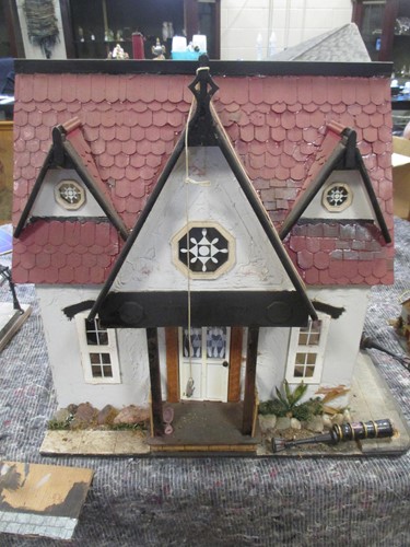 Lot 86 - A collection of modern scratch built doll's...
