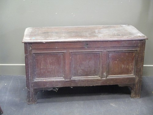 Lot 440 - An 18th century oak coffer 67 x 123 x 54cm