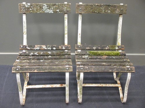 Lot 402 - A pair of garden seats