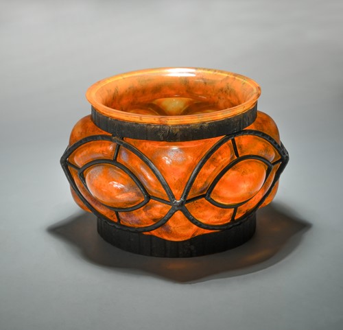 Lot 2 - Daum, Nancy and Louis Majorelle (attributed), a glass bowl with wrought iron mounts