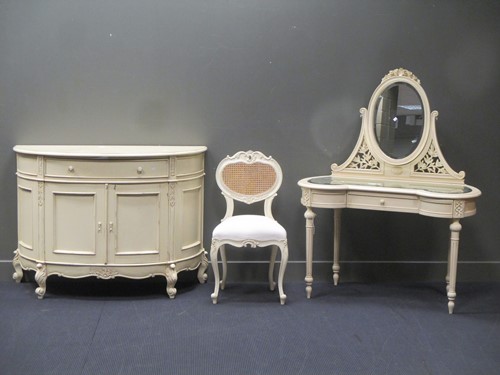 Lot 501 - A white painted bedroom suite, to include a...