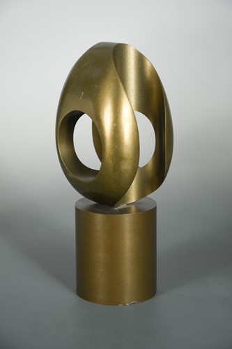 Lot 95 - In the manner of Barbara Hepworth, an abstract bronze form