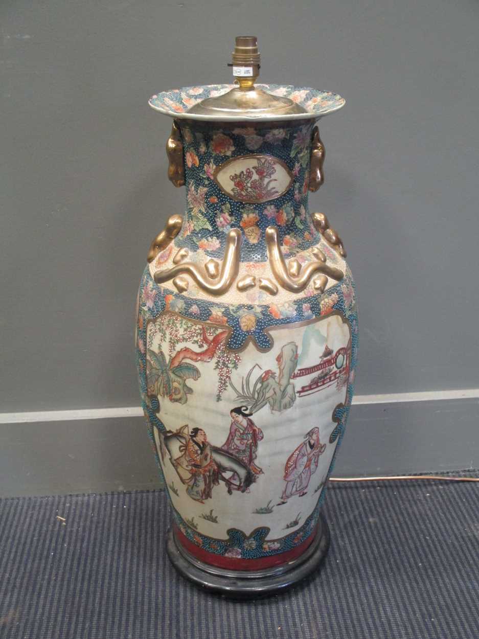 Lot 167 - A large Japanese table lamp