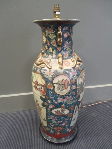 Lot 167 - A large Japanese table lamp
