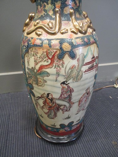 Lot 167 - A large Japanese table lamp