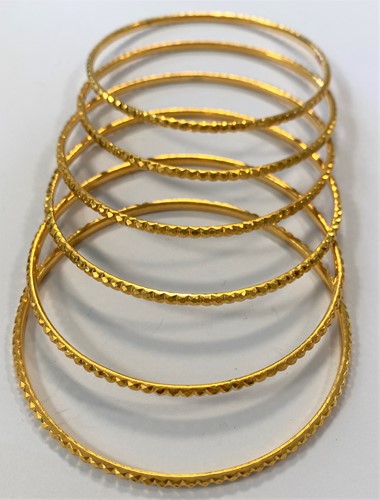 Lot 127 - A matching set of six Indian daywear bangles