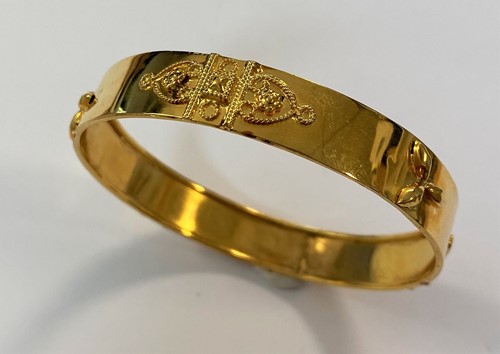 Lot 7 - An Indian jali kada bangle