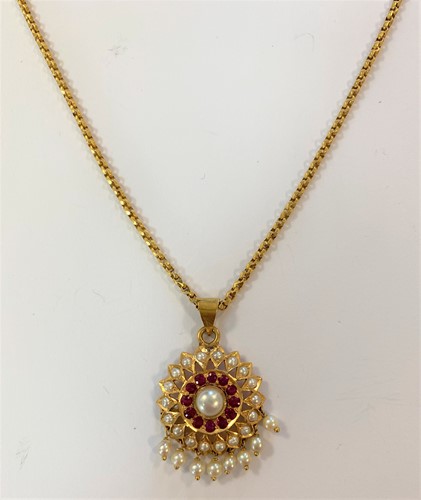 Lot 106 - A synthetic ruby and pearl pendant and chain of Indian origin