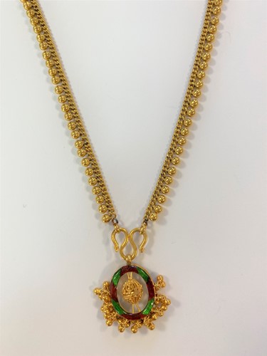 Lot 83 - A red and green enamel pendant and collar