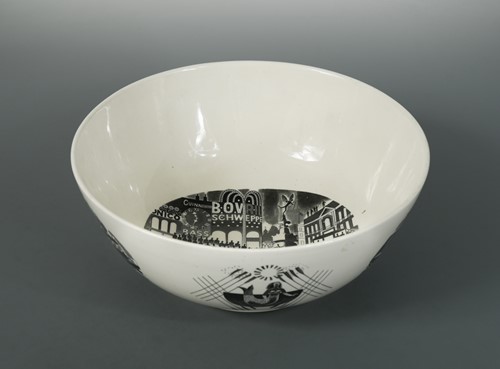 Lot 41 - Eric Ravilious for Wedgwood, a Boat Race bowl, 1938