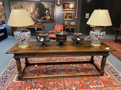 Lot 146 - A pair of porcelain table lamps, modern