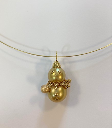 Lot 128 - An Indonesian South Sea cultured pearl 'snowman' pendant and wire