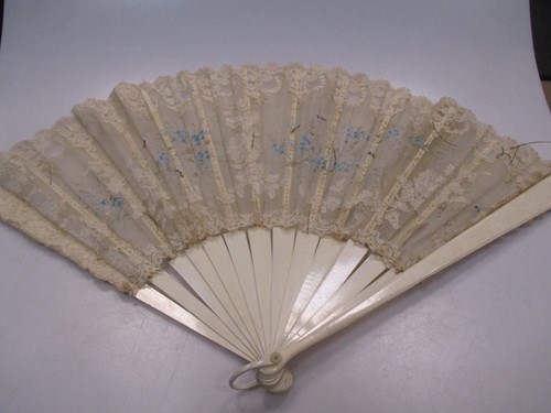 Lot 90 - Three 19th century Chinese ivory fans
