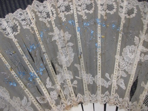 Lot 90 - Three 19th century Chinese ivory fans