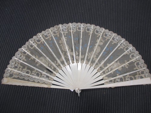 Lot 90 - Three 19th century Chinese ivory fans