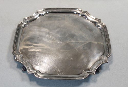Lot 612 - A 20th Century silver salver