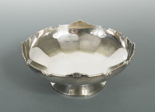 Lot 604 - A George V silver fruit bowl