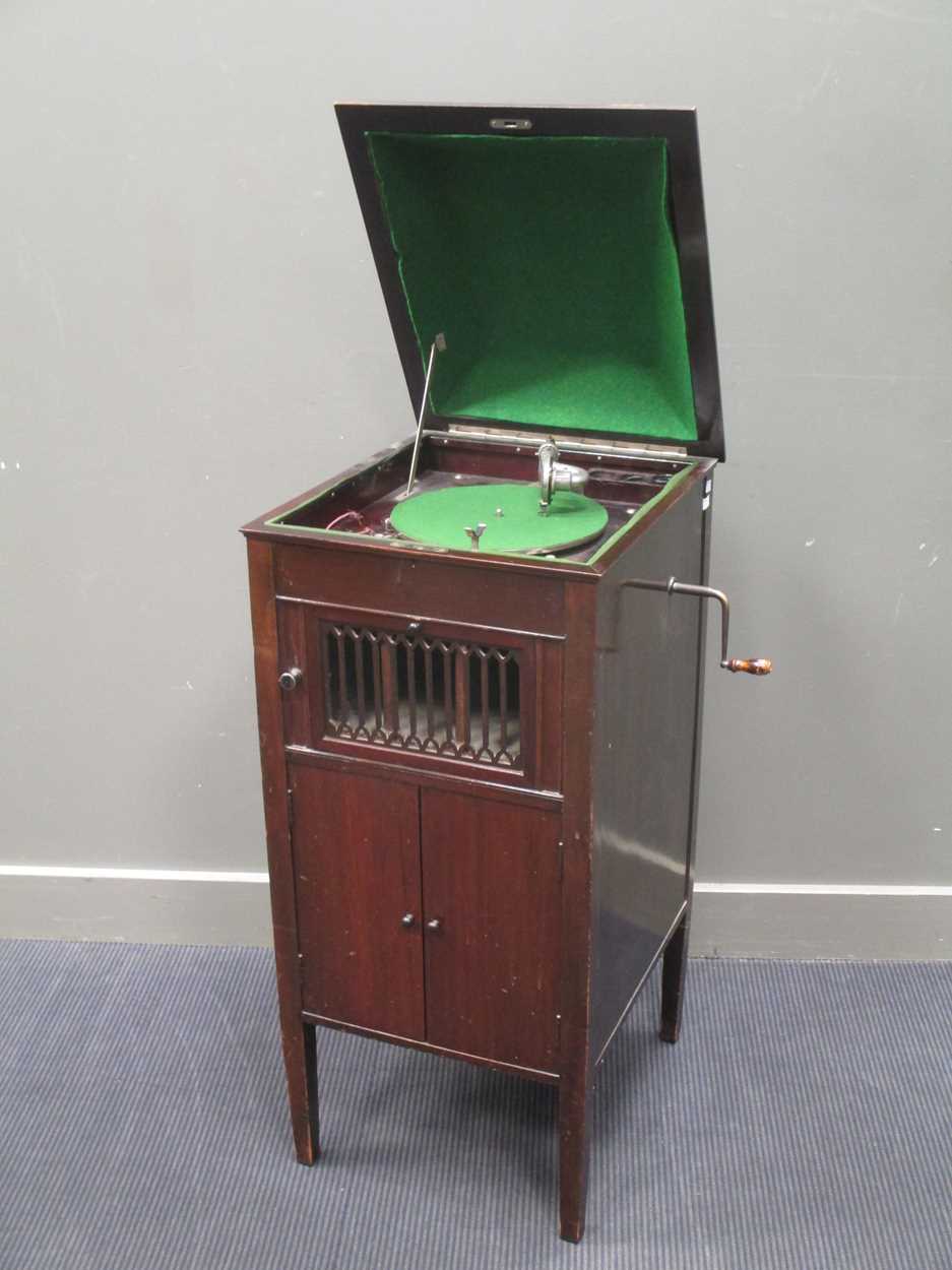 Lot 310 - An Aeolian Vocalion cabinet Gramophone, Reg No:...