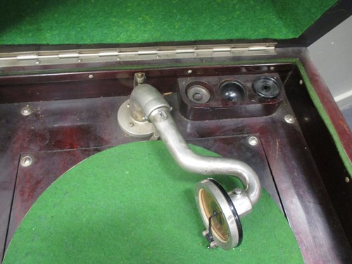 Lot 310 - An Aeolian Vocalion cabinet Gramophone, Reg No:...