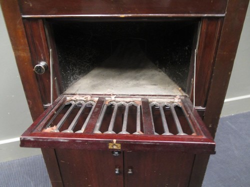 Lot 310 - An Aeolian Vocalion cabinet Gramophone, Reg No:...